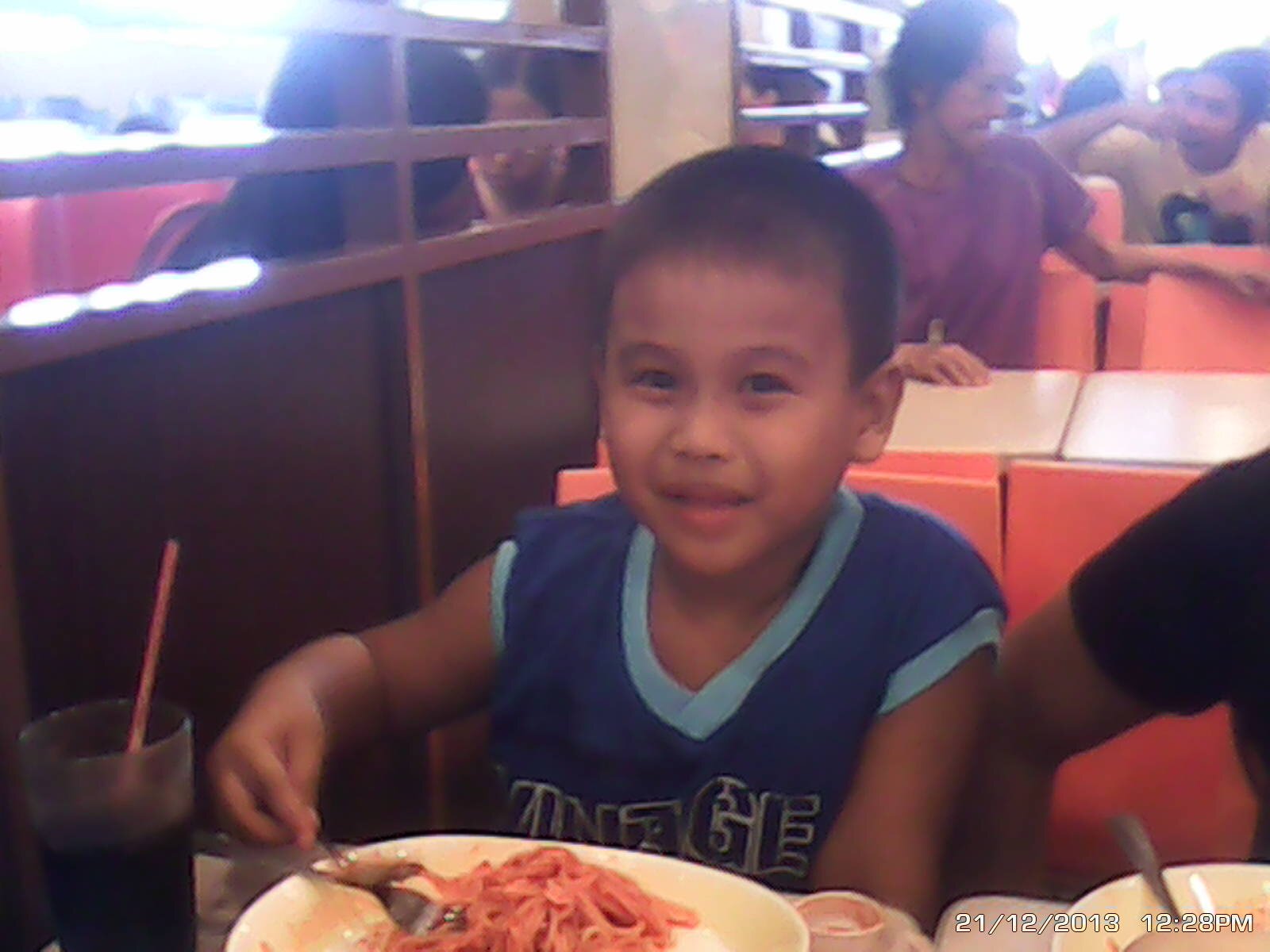 adamtots's profile picture. Idiot.