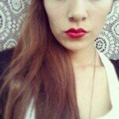 indieMonze's profile picture. ♥ 
¿En qué lugar, en dónde, a qué deshoras
me dirás que te amo? Esto es urgente
porque la eternidad se nos acaba...

♥