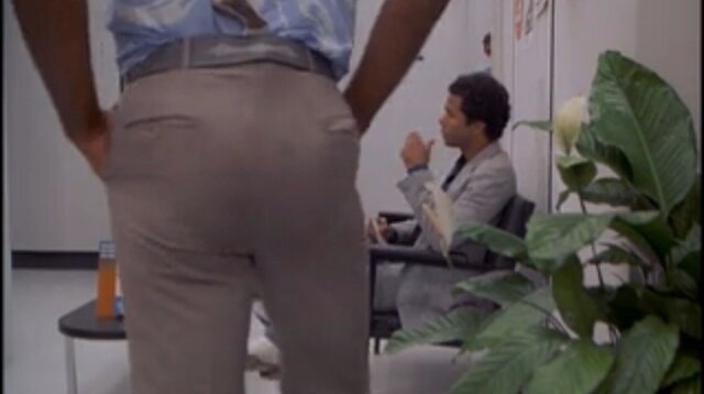 Ever watched a movie or TV show and been pulled out by a distracting extra? You're welcome.
Currently plowing through episodes of #MiamiVice