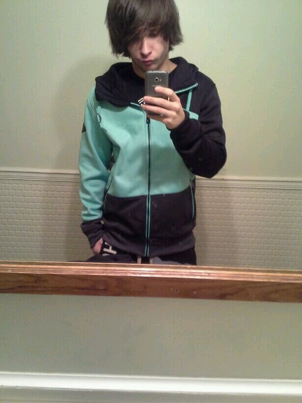 Competitive CoD player, F/A , GT: Myriiad, hit me up for 8's. kik me: JesseManczunski