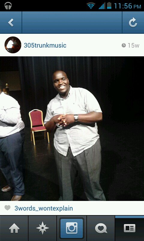 i play foot ball im haitian american love women lay bak ind of person looking to go to college.