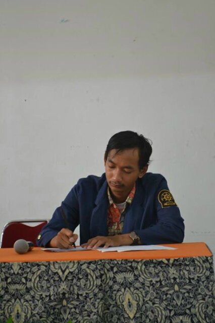mencintai tidak hanya sekedar ucapan belaka, melainkan dengan hati yang tulus dan perbuatan yang nyata. .
