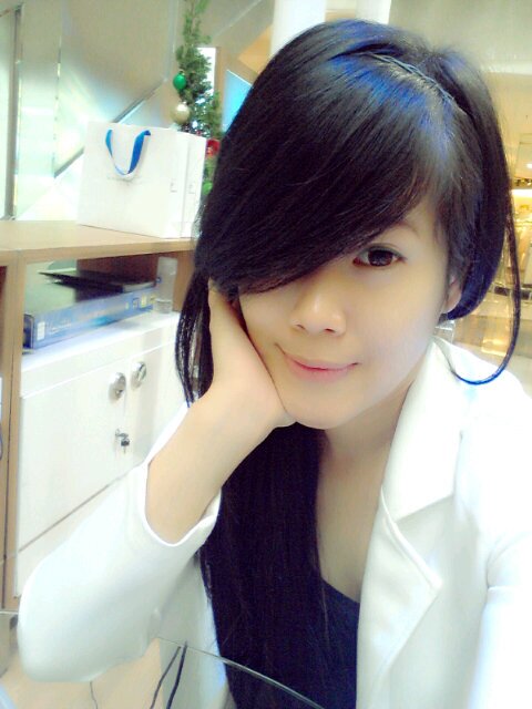 Beauty, Smart, Humoris, but still ordinary people contact: 32fd1158