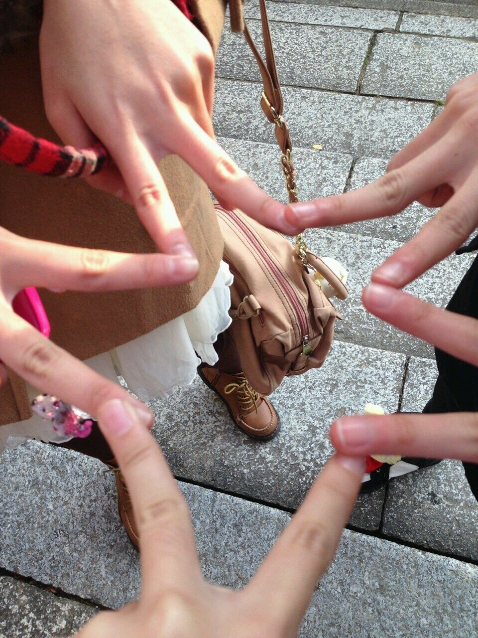 中3女子(14)だよ( °ω°)b 女子校目指してます!フォロバは絶対します!!皆さんよろしく♪        誕生日は1/10です!祝ってください笑笑