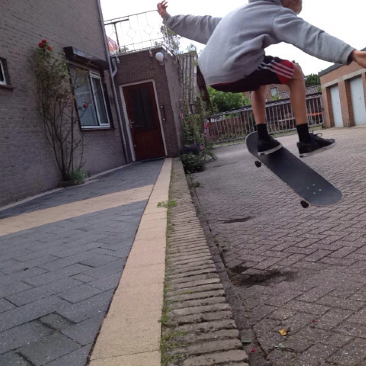 As a matter of fact, I do own the street, park, even many more decks, trucks, ... What is your style: fliptricks, pool, vert, transition, cruizing, old school?