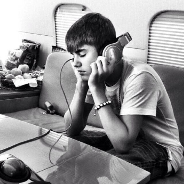 SingingWithJDB's profile picture. NEVER SAY NEVER and BELIEVE BELIEVETOUR 08/05/2013 B E L I E B E R and A R I A N A T O R