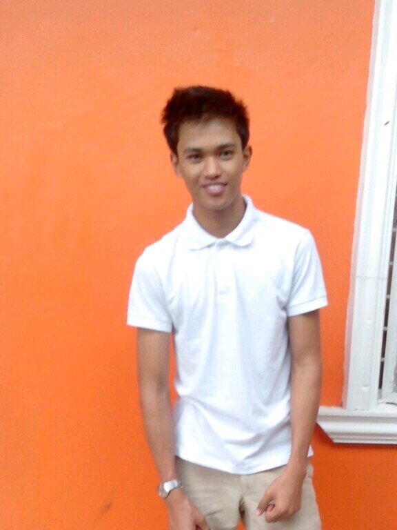Simple observer. That's how i describe my self. follow me and i'll follow you. :D tall, dark and handsome? i'm close to that. haha. Instagram!! :)