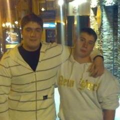 Kurko_M_Bittor's profile picture. Vivo más de noche que de día sueño más despierto que dormido bebo más de lo que debería los domingos me suelo jurar, que cambiaré de vida.