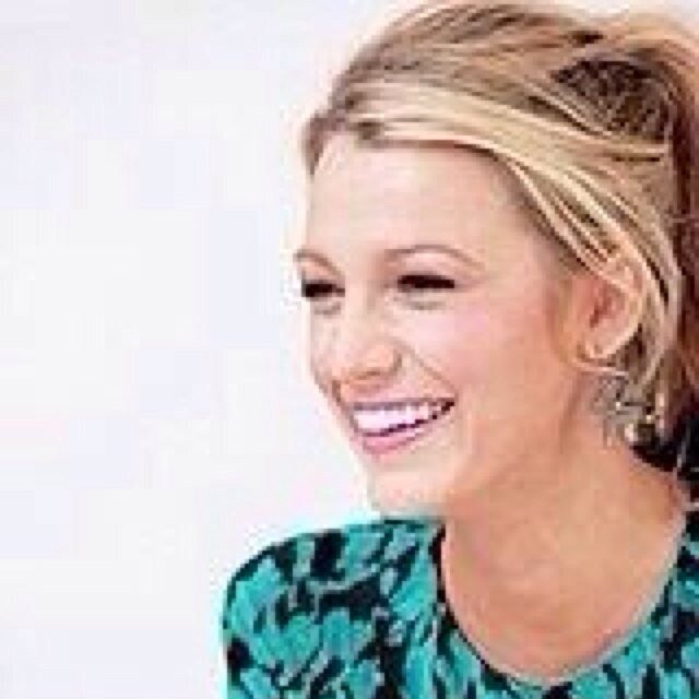 ExuberantLust's profile picture. Once a Queen, always a Queen.