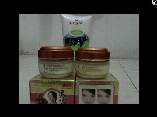 Jual cream herbal import original, bikin putih bersih glowing + kece badai,, minat/tanya2 hub line : herbalbeautycareid/WA: 081396761925. Pin request ;)