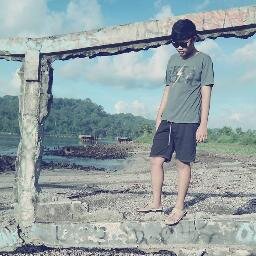 Aanzura's profile picture. Twitter jangan di seriusin