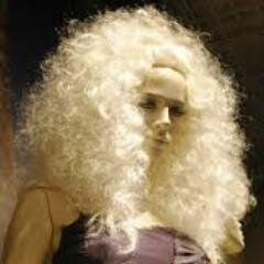長時間くつろいだり仕事や勉強をしていただけるよう木製の間仕切りを設けたシングル席に特化したカフェを２店経営しております。現在はオフラインビジネスと共にオンラインでもシングル層が豊かになれるＥＣ構築を考え日々情報収集と勉強をしております。