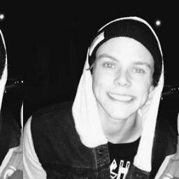 hi im haley and michael clifford is my soul sister now thats out of the way lets talk about niall horan