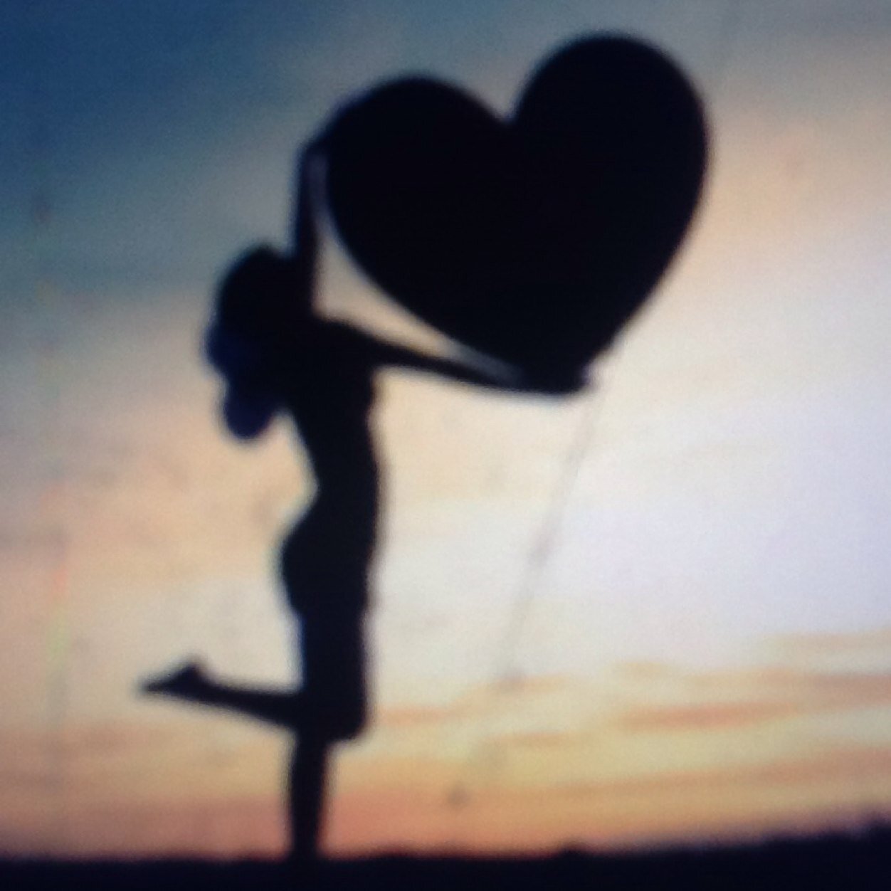 {liefdeszinnen}.  31-12-2013 *live when you're young*  goal:500 volgers