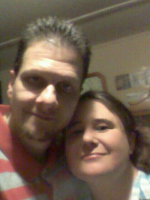 lives in melber .ky
born .Oct 8,1977
engaged to heather Len Curtis
self employed