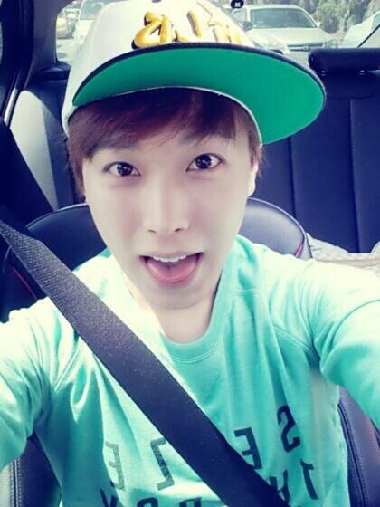 Selam. Ben Eylül. Kore fanıyım ♥ Aynı zamanda MİNOZUM ♥ Takip edeni takip ederim. Exo herbişeyim ♥