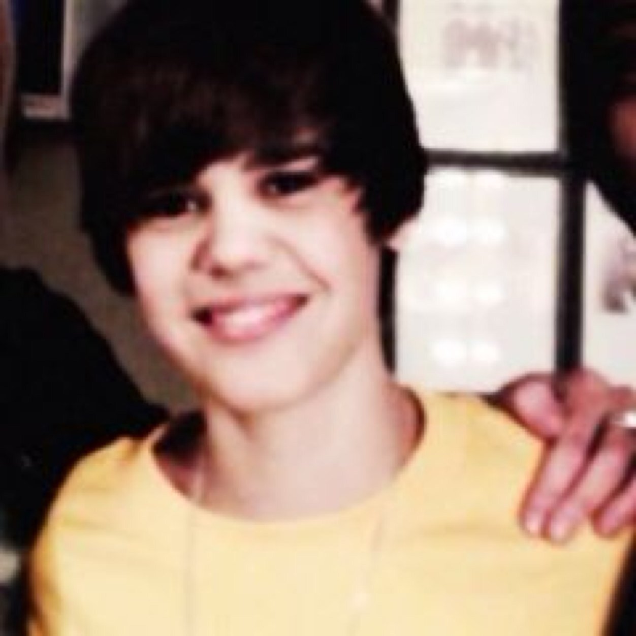 rauhldabiebs's profile picture. follow @avonkidrauwr bc she gave u a free follow and she follows back x