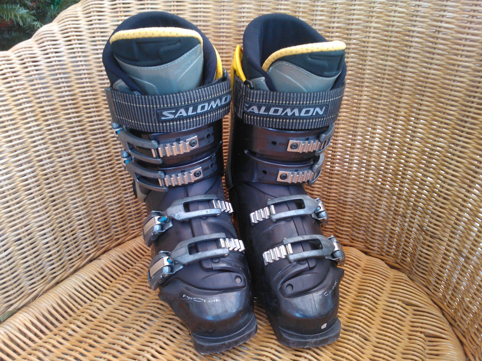 Skier, sailor, walker, traveller, wife,  mother, daughter, sister, lover of life :-)