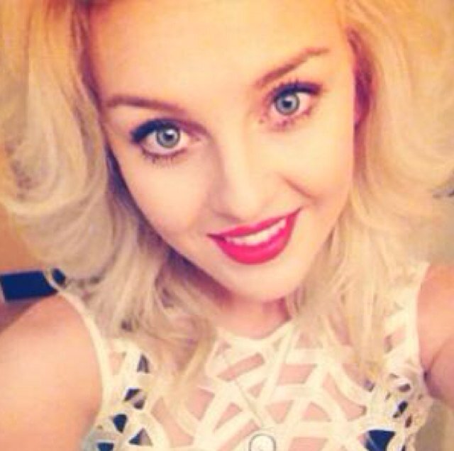 Hii im Perrie! Call me Pezz! Im a student at the highschool! Im 17