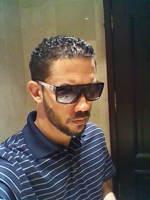 Jayro_izq2's profile picture. Amante de la vida, la familia, ls amigos, el trabajo, las cosas simples y prácticas.