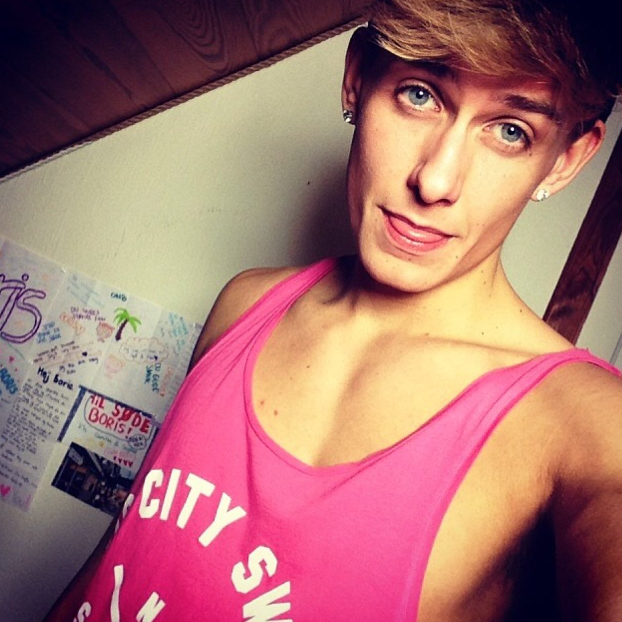 ampedfake's profile picture. I’m reading your palm and it says it belongs on my butt