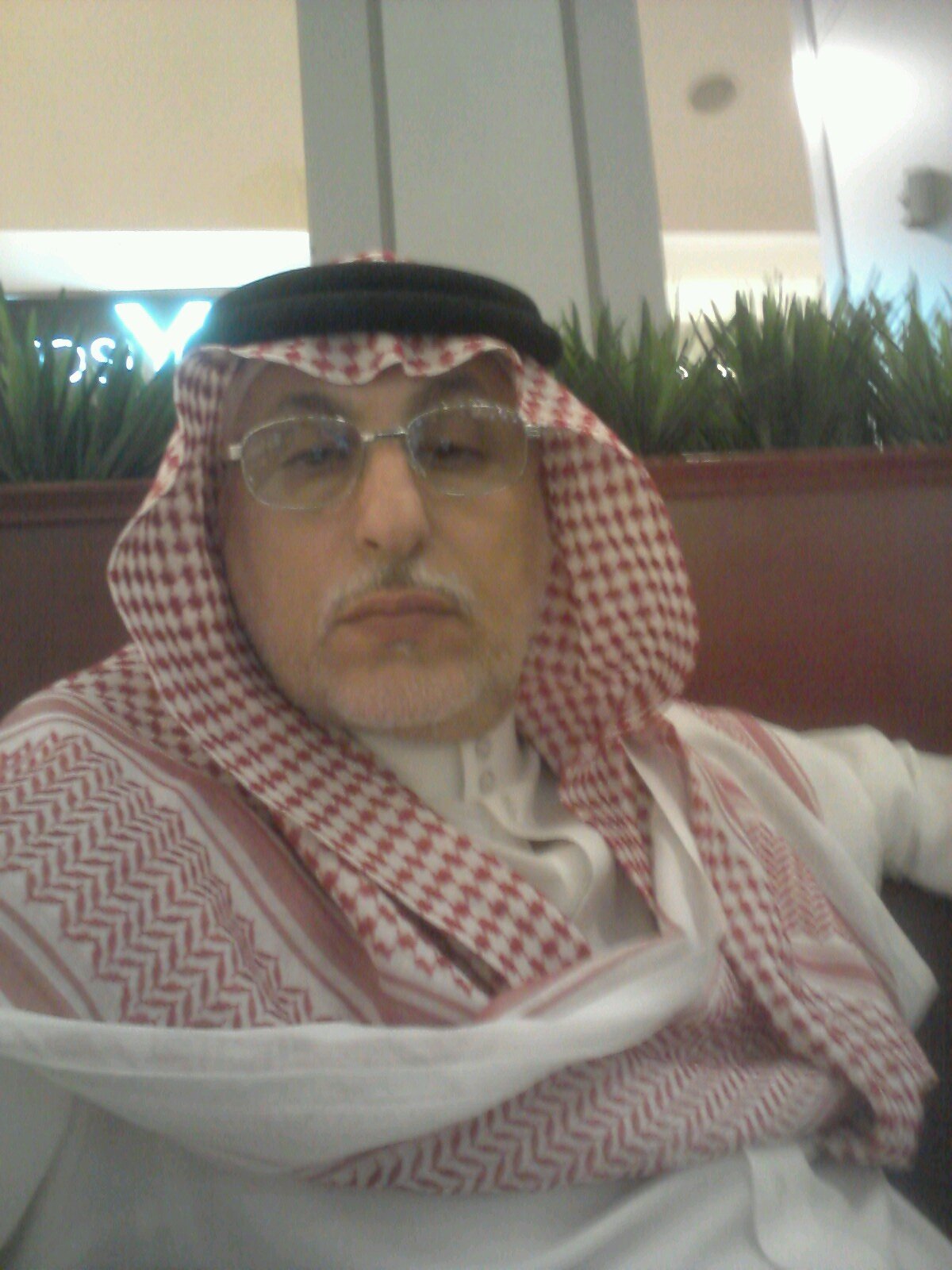 انسان محب للخير.اعشق الجمال بجميع انواعه. اعشق البحر وابحر بالنظر فوق وداخل امواجه