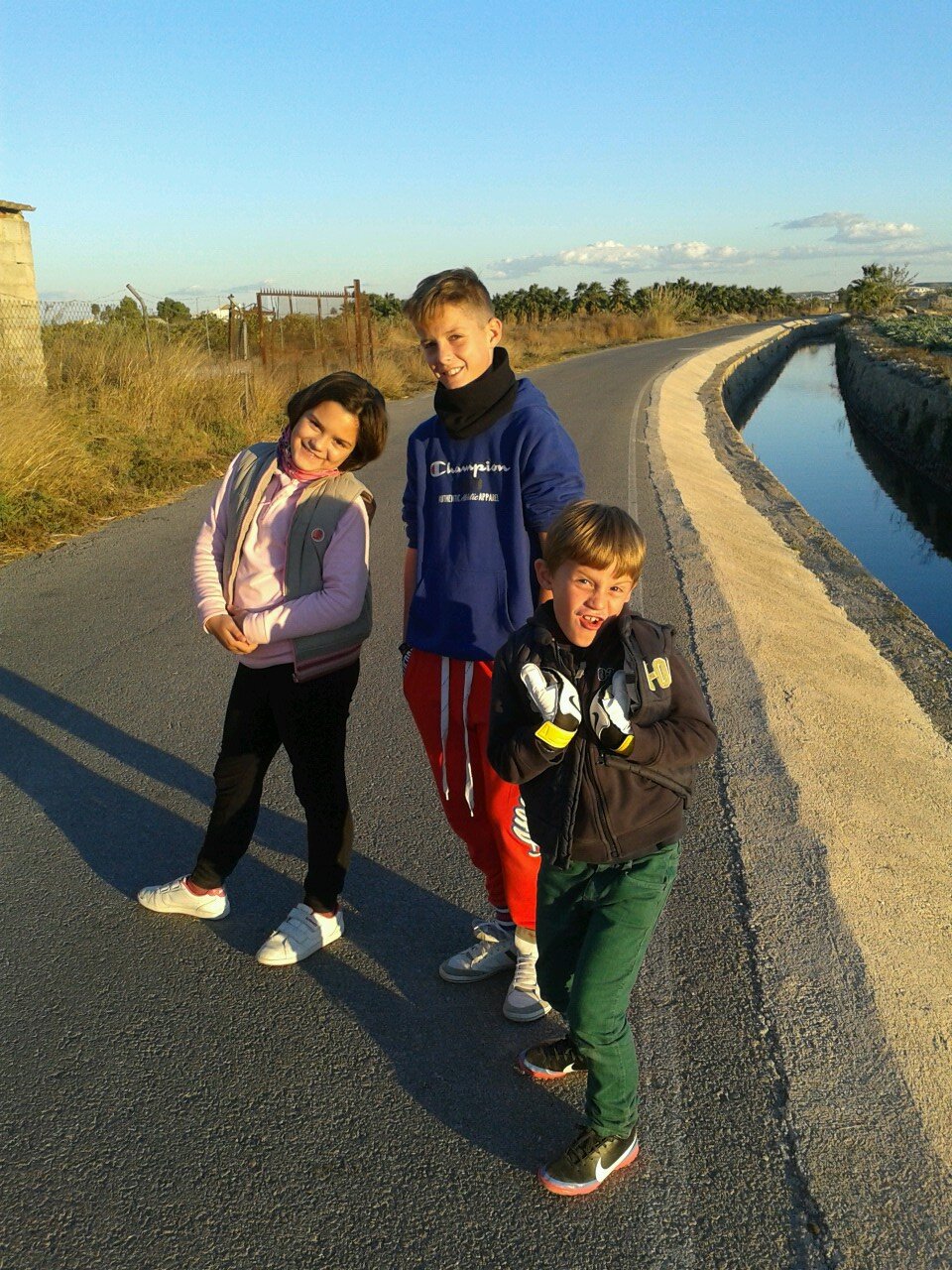 LUCHA POR LO QUE QUIERAS CONSEGUIR,NO TE RINDAS(: ¿Mis amigos? LO MEJOR QUE TENGO!^^