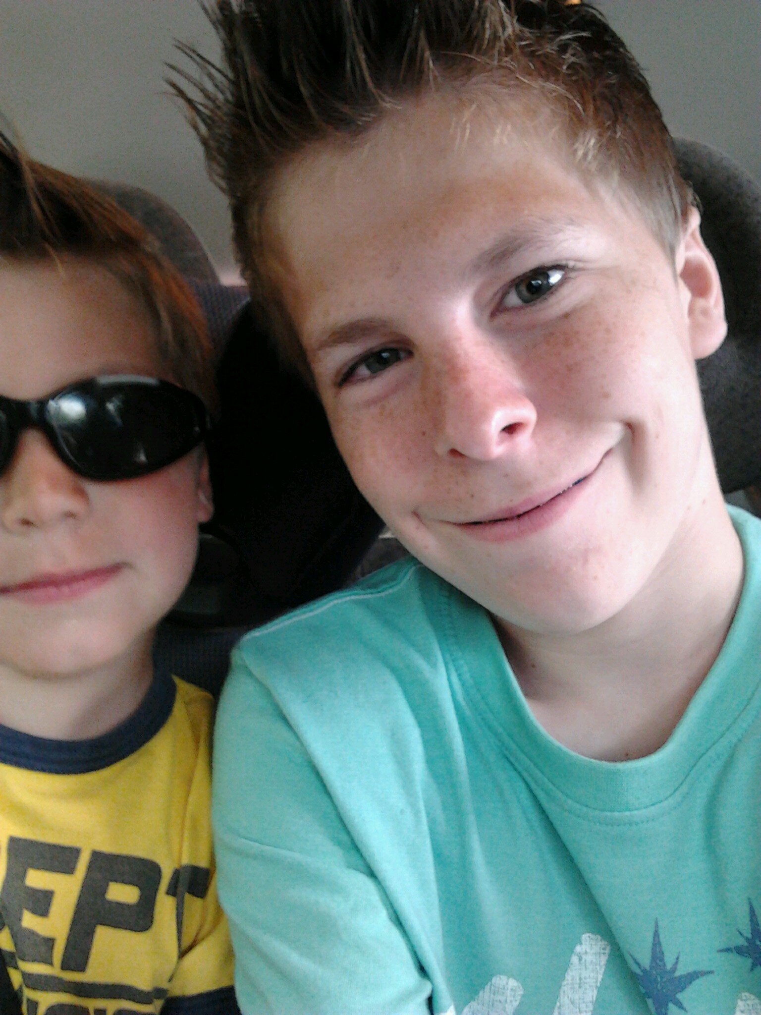 14 jaar, houd van voetbal, minecrafter, FIFA 14 (EAIDS),gamer, Ytub:-D #O2I