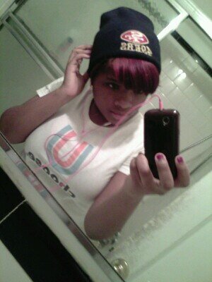 _Missingyhuee_'s profile picture. just chilling minding my own business. still got two steps to go to be successful.