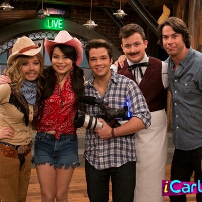 Icarly Trivia トリビア 今日のicarlyは Itwins は 信じられないの双子の話 この話では唯一 サムの 双子の妹メラニーが登場する 彼女はパケット家で唯一犯罪歴はなく サムより声が少し高い また 2人はバスで生まれたためどっちが姉かは分かってい