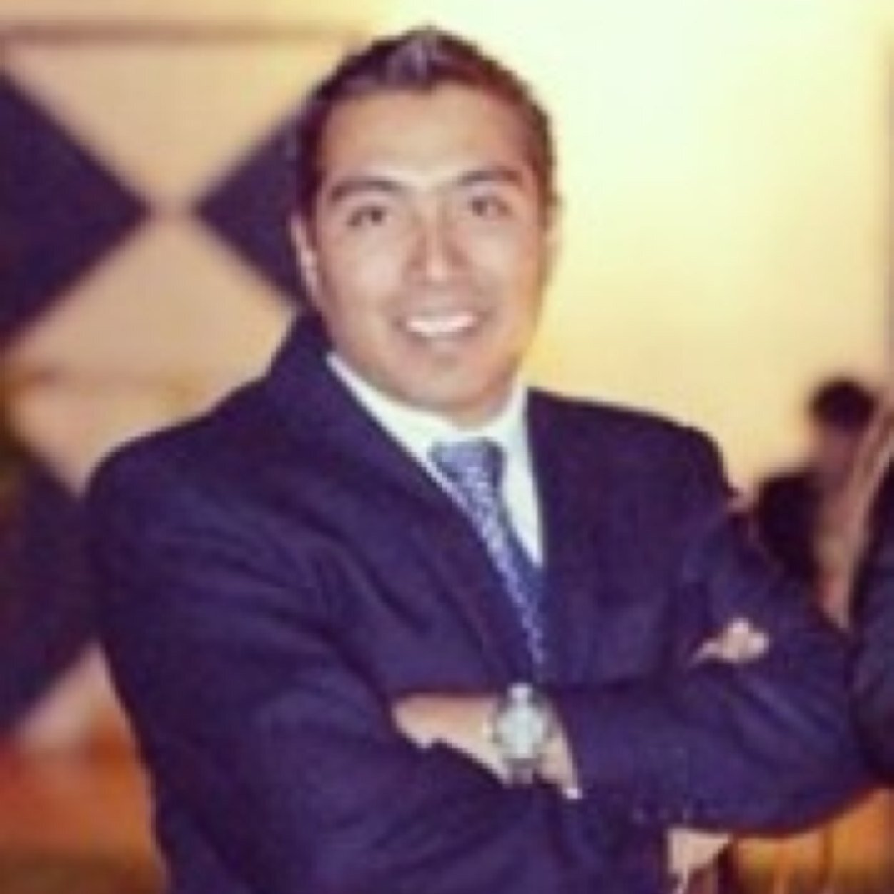 Mexicano orgullosamente, preocupado x lo q pasa en mi pais, inteligente, amigero, runner e Ing en Sist Comp. 80% diablo y 20% angel