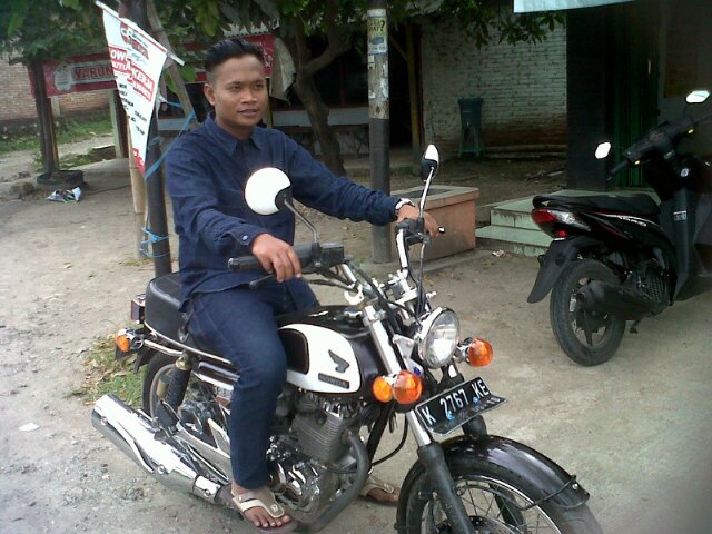 aprisbudiono's profile picture. 