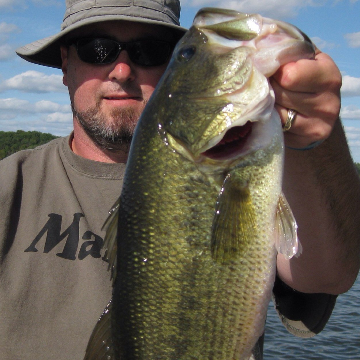 Interested in family, friends, bass fishing, and USMC! GO CUBS!
