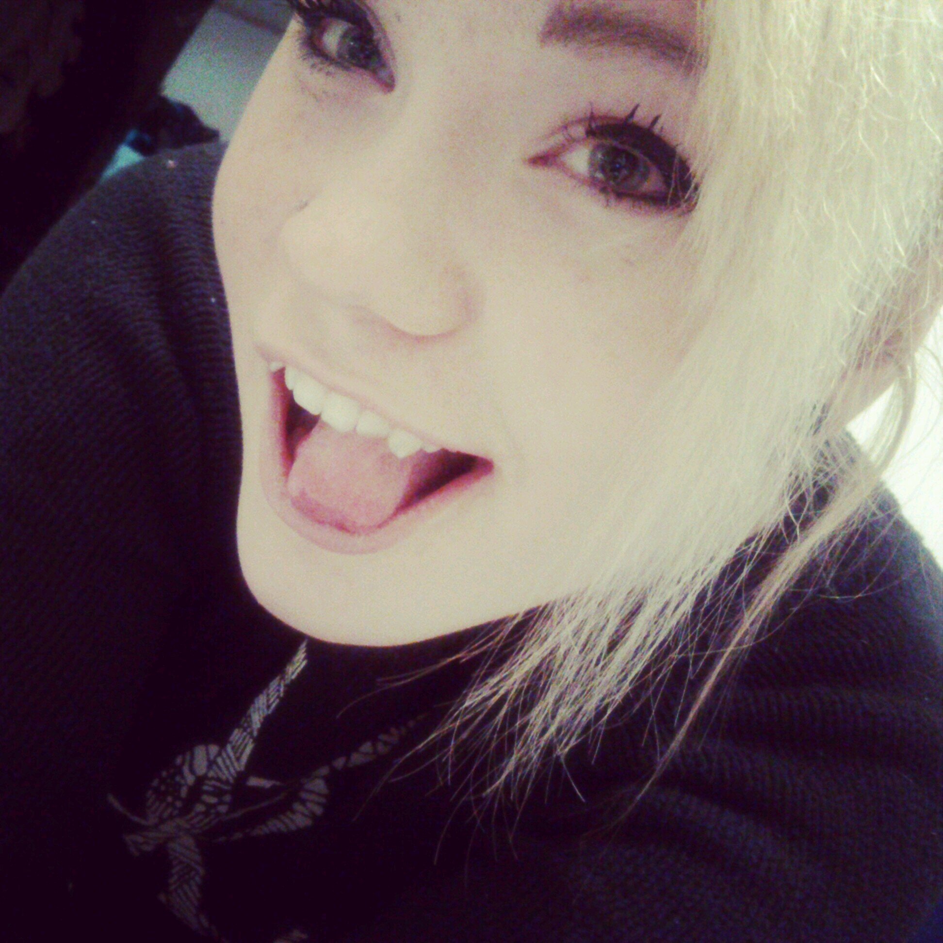 instagram- woah_its_ashlo    kik- rawr897     hmu if u wanna know me Cxx i dare you ;)
