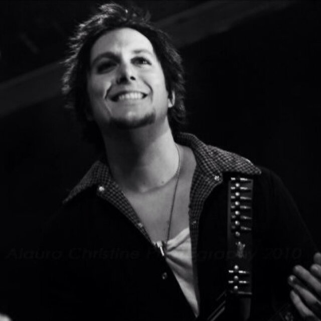 SynGatesy's profile picture. I sleep by day and shred by night {RP}