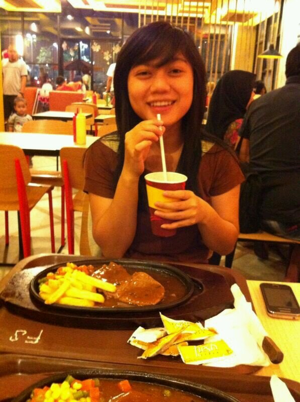 Saya Crieska Januari@ i like flm action (Thor2,crows zerro,Lord of the ring and tentunya jacki chan)