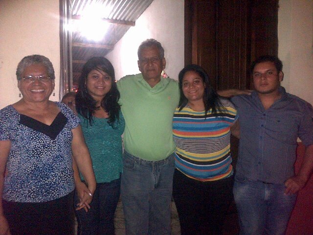AMO EL FUTBOL MIS EQUIPOS SON SACACHISPAS Y ROJOS. ME ENCANTA PASAR TIEMPO CON MI FAM Y AMIGOS. Y ME GUSTA ESTAR ENTREGADA A MI DIOS