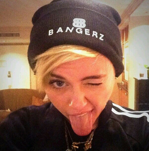 I Love @MileyCyrus!!! I have been a supporter since the beginning and I will always be #LongLiveMiley WILL GIVE A SHOUT OUT TO SMILERS!!!!