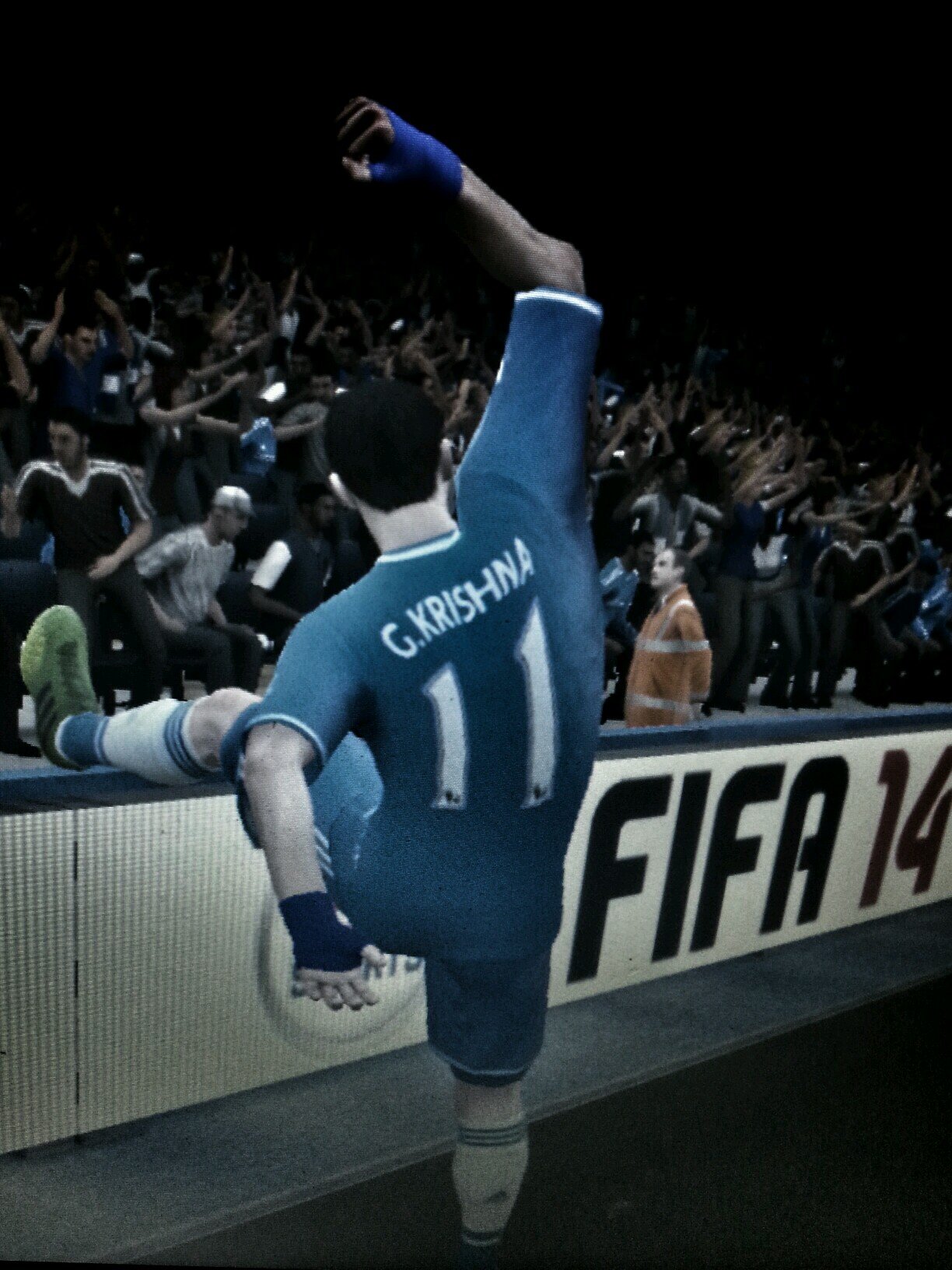 I am a FUT14  gamer n play matches like pink slips n wager matches n like futball n youtuber 
http://t.co/rkeHGo8WWa
subscribe n like my vids