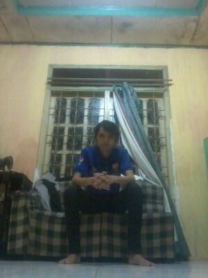 sayangilah orang yang kau sayang sebelum kau kehilangan dirinya ..