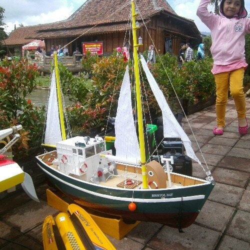 BandungRCBoat's profile picture. Para pecinta Radio Control Boat di wilayah Bandung, yang mau gabung bisa sms / whatsapp 082216783240