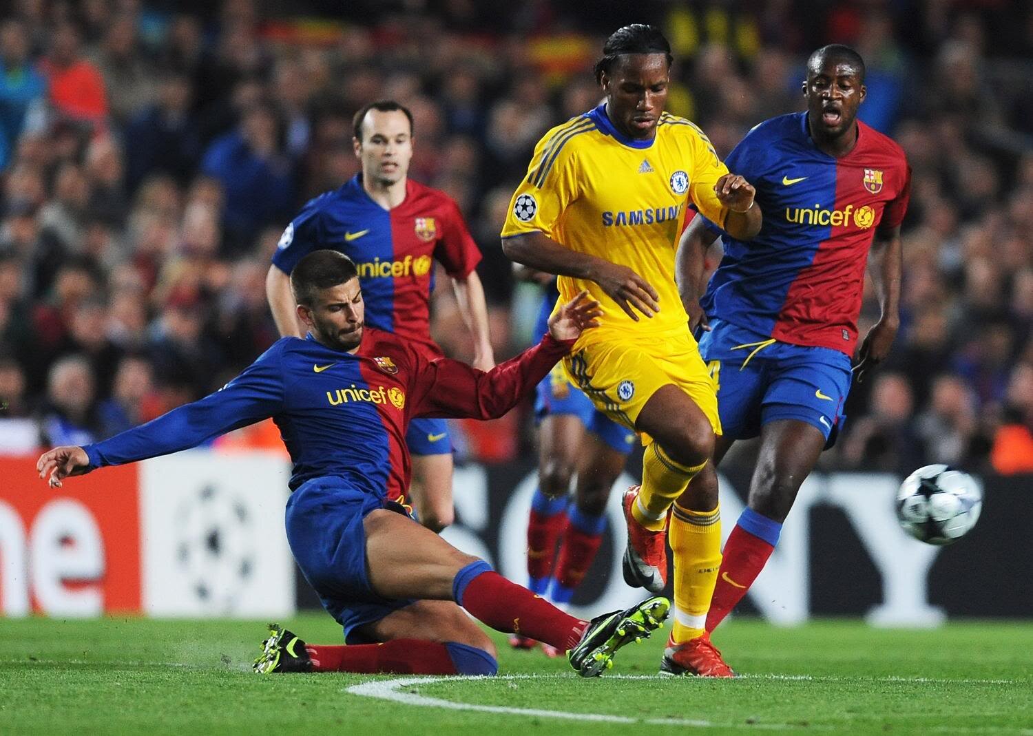 This Twitter dedicated to Center Backs from all over the World. Stats on how real life, training, preseasons, games, etc of a Real Center Back