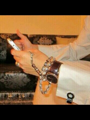 ما أحب الحاجة #المستهلكه .. أحب الشيء النادر الي ماله مثيل وماكل دربٍ يسلكونه بسلكـه .. أسلك دروبٍ ماسلكها إلا قليل PIN:2821C960