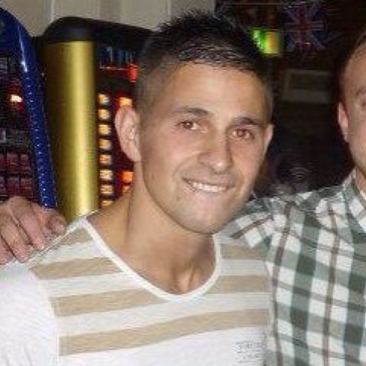 Sports enthusiast. Enjoy the gym. Big boxing, MMA, football and tennis follower.