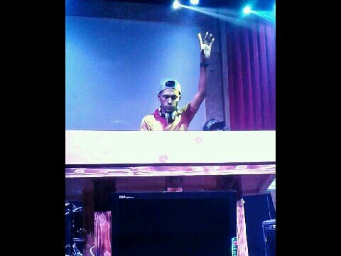Petroleum Engineer.||FadeOut Disc Jockey School ||Football Lover.Los Cules = Be a millioner