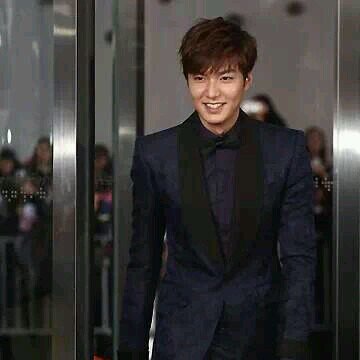 Welcome on the Twitter account of the first french fanbase about the korean actor Lee Minho, Minoz France (http://t.co/hnOk6GXckE)