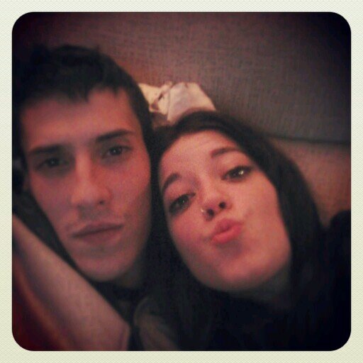 Me gusta tocarme la chirla a dos manos. Amo a mis sobrinos y soy la señora de @Alex_Correia_:)