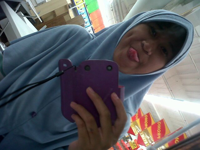 Allah save PALESTINE SURIAH | part of @CON7ERSE| fokus sekolah :) | bintang ★|  dont ever look back | follback?just mention ;)