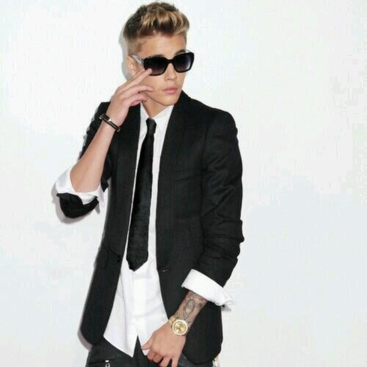 You laugh because I'm a Belieber. I laugh because you've never had an idol like mine before ♥ Justin is my everything 13'04'13| His belieber forever