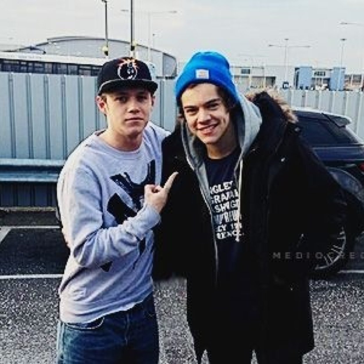 harry styles in sweaters makes me weak